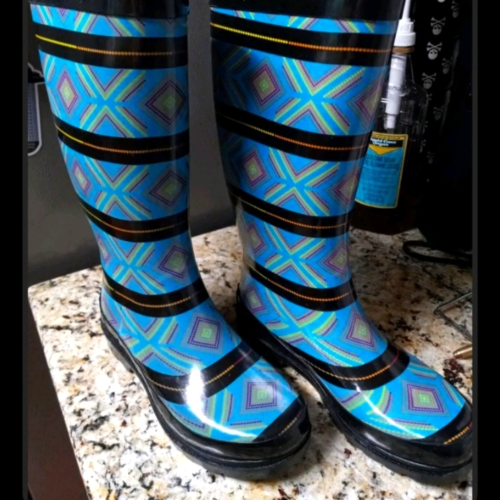 Size 6  SUGAR RAINBOOTS